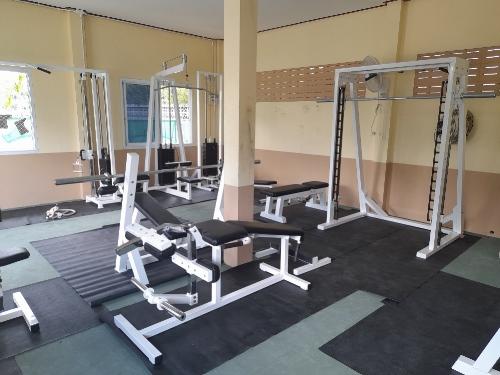 Fully-Equipped-Gym-in-Tak-1