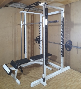 Technogym Multipower smith machine: Power rack with barbell