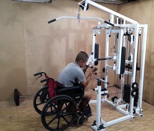 Preacher Curl with Pads on Multi-Gym for Wheelchair  เวทเทรนนิ่ง บนรถเข็นวีลแชร์ 